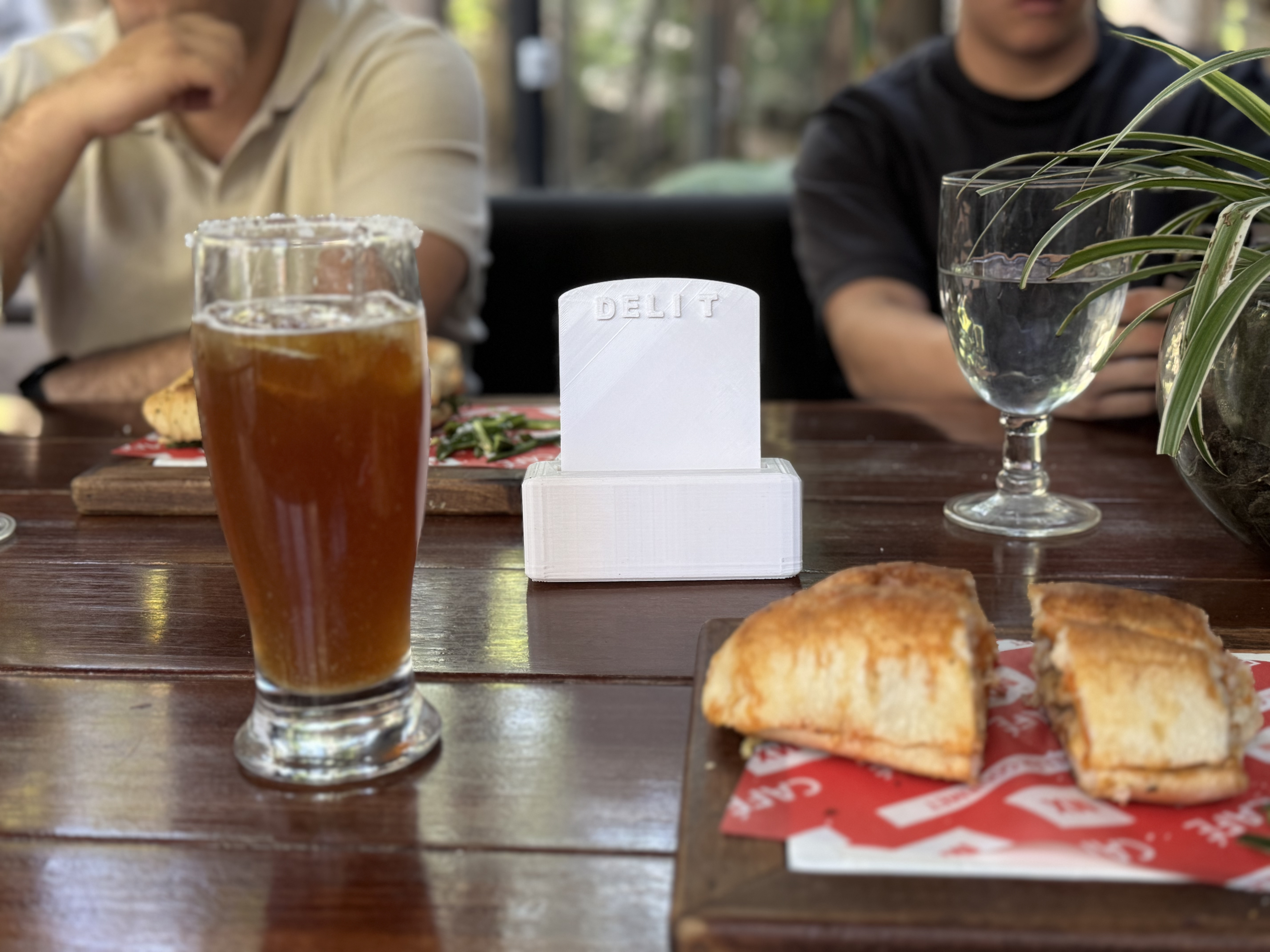 DELIT en restaurante 2